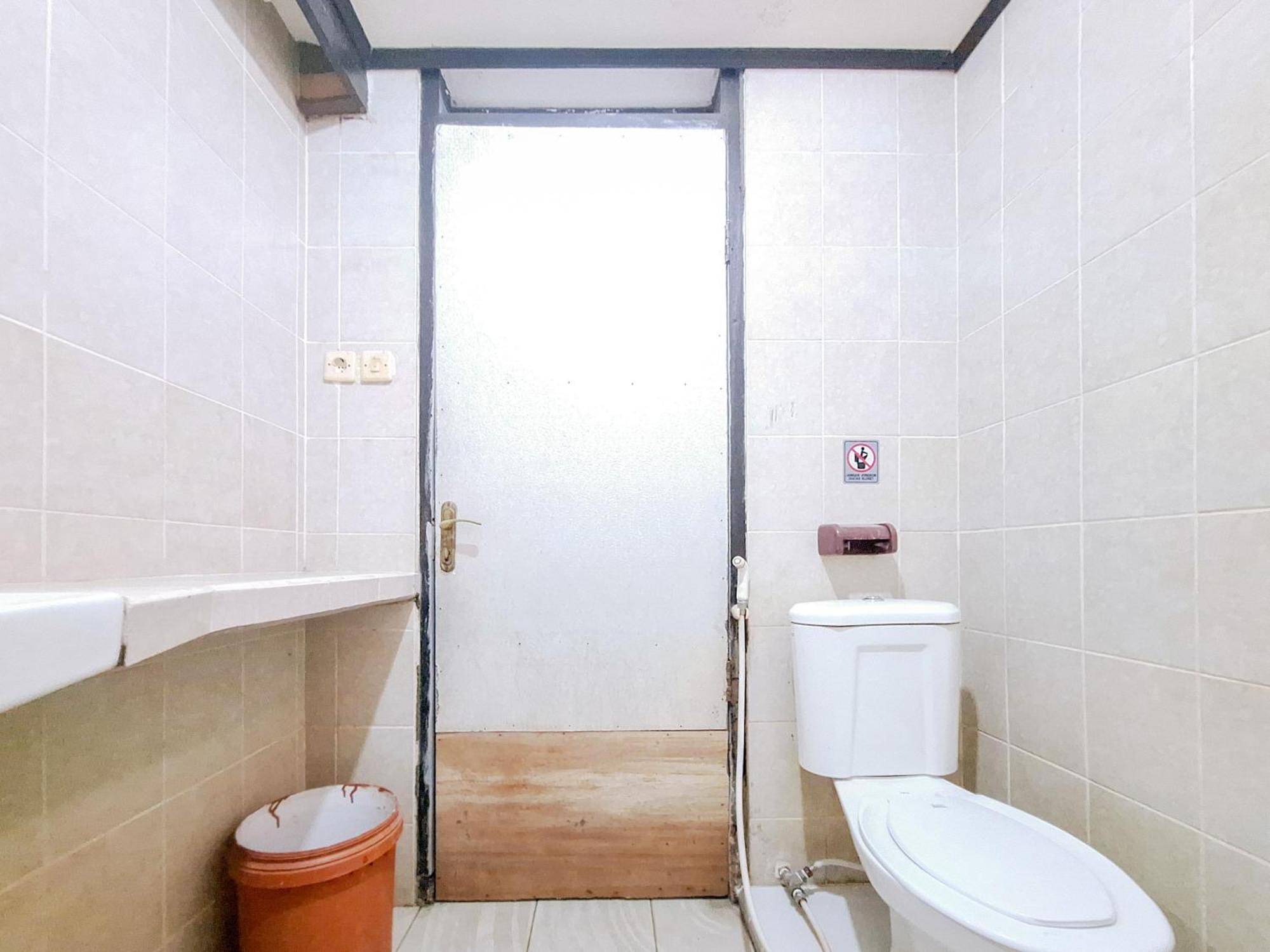 Reddoorz Near Stadion Semeru Lumajang Jawa Timur Exterior foto