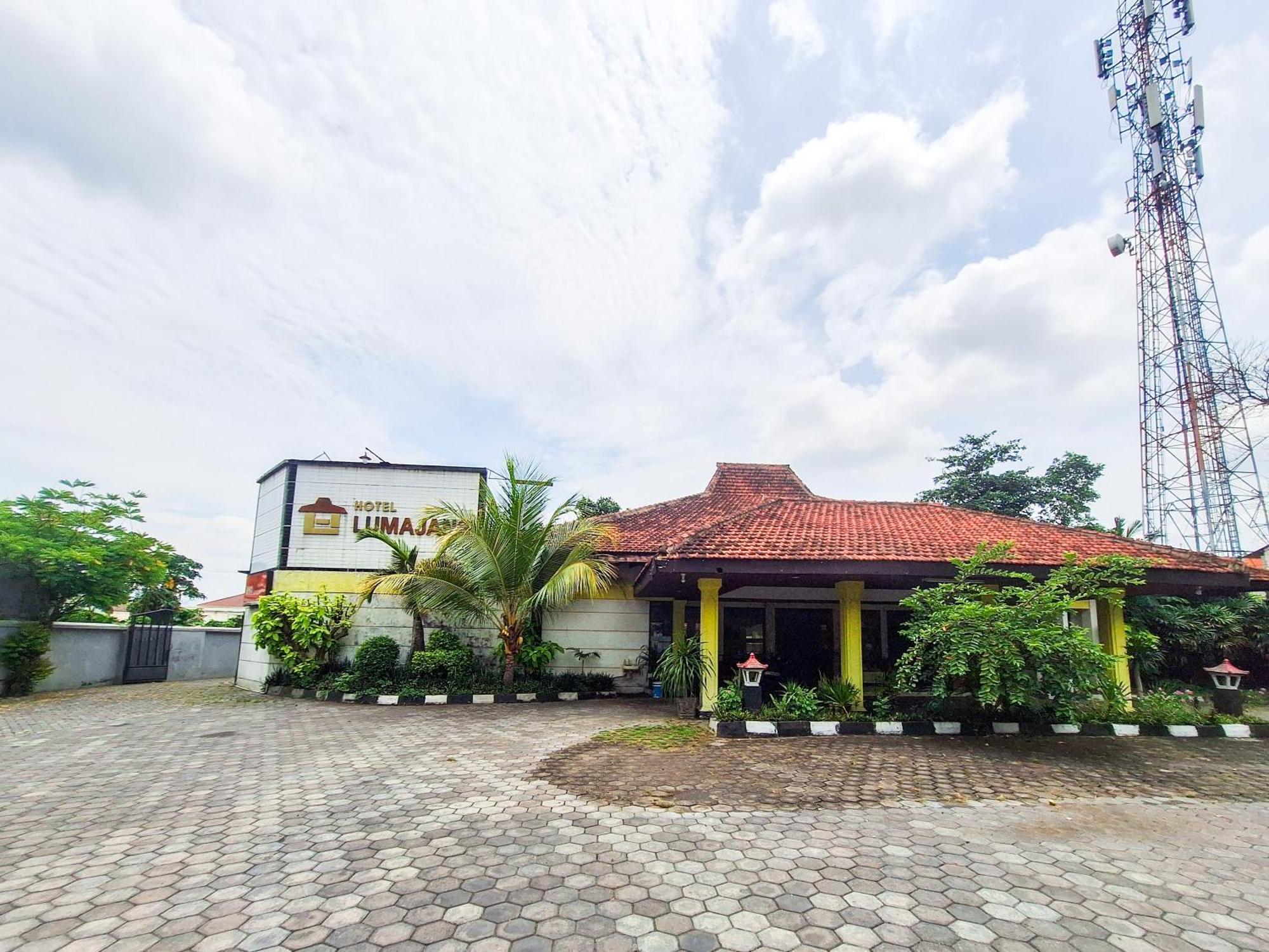 Reddoorz Near Stadion Semeru Lumajang Jawa Timur Exterior foto